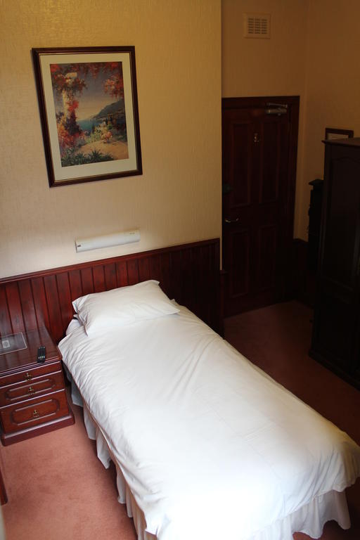Beeches Aberdeen Room photo
